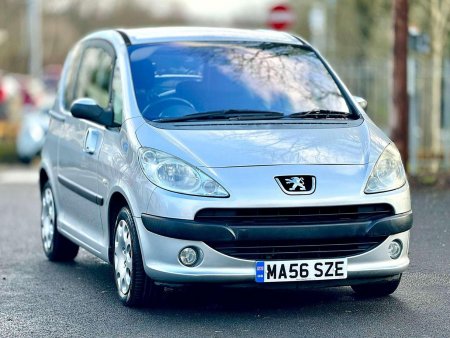 PEUGEOT 1007 1.4 8v Dolce 3dr